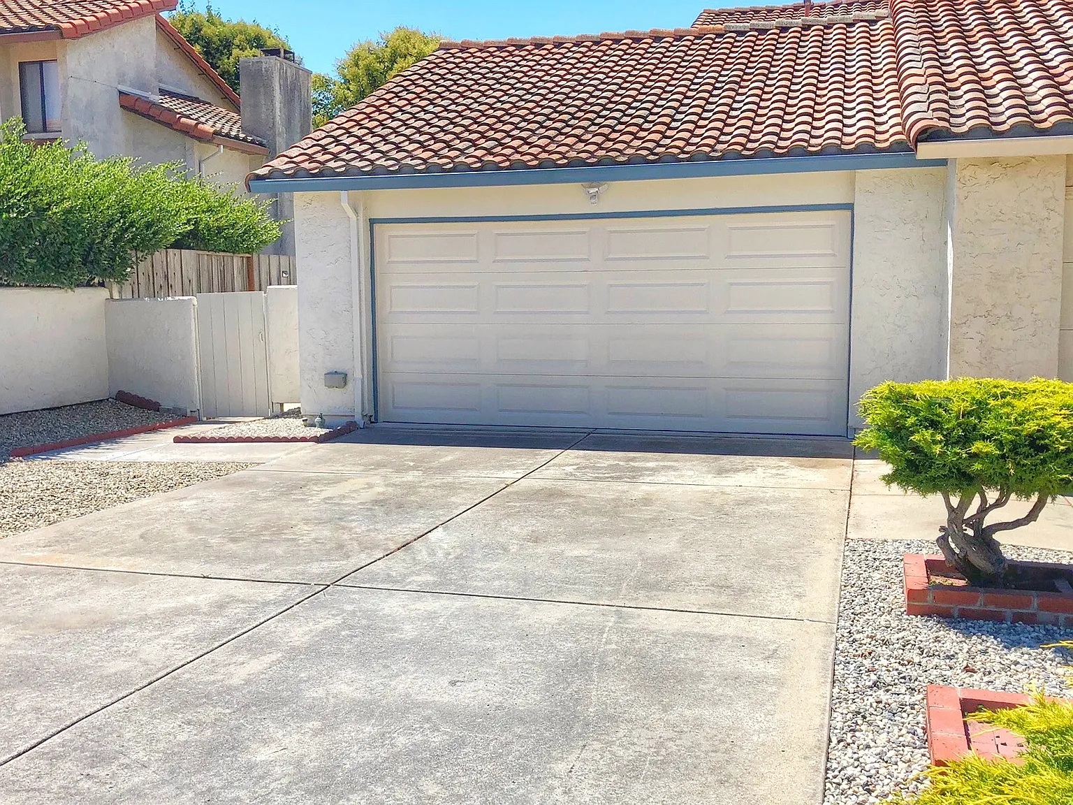 1045 Jungfrau Ct — Photo 1