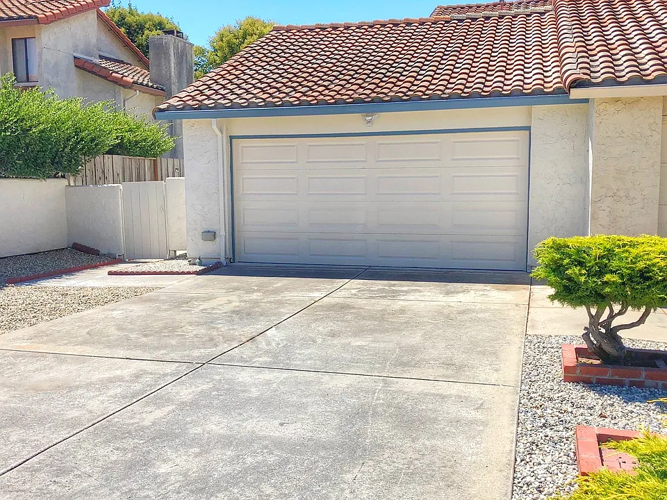1045 Jungfrau Ct