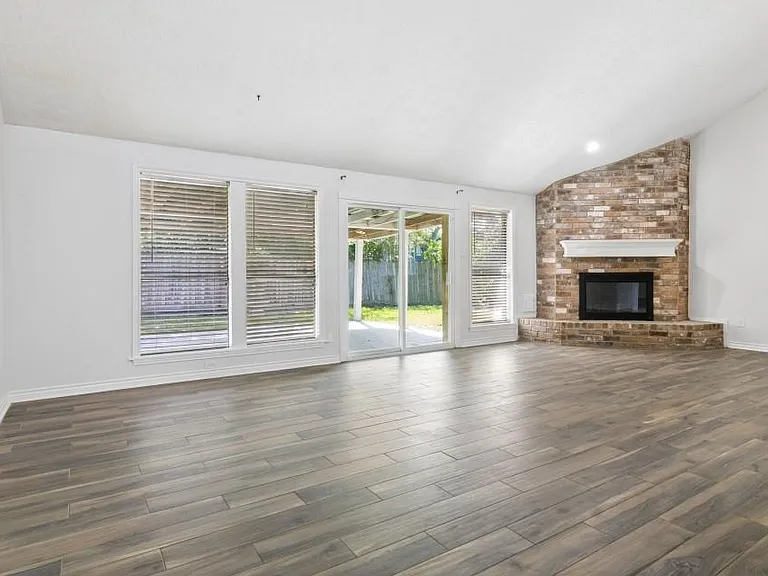 6915 La Mirada Dr — Photo 8