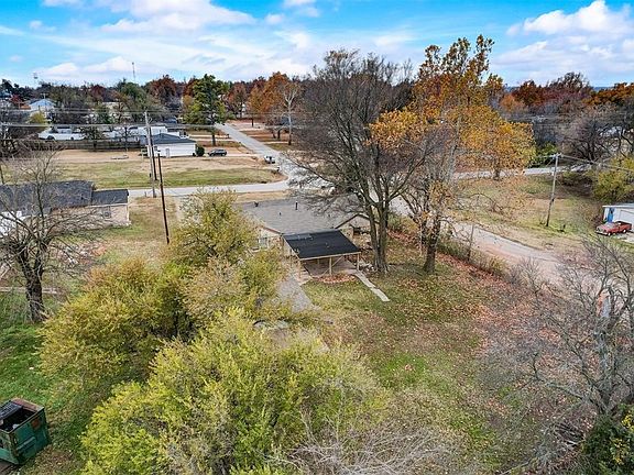 2nd image of 209 W Etowah Rd