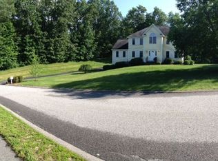 8 Sawtell Dr, Groton, MA 01450