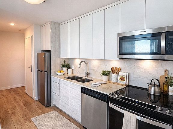 2nd image of 60 Frederick St #3302