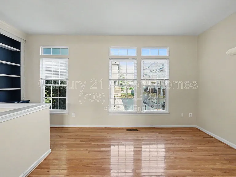 968 Harrison Cir — Photo 8
