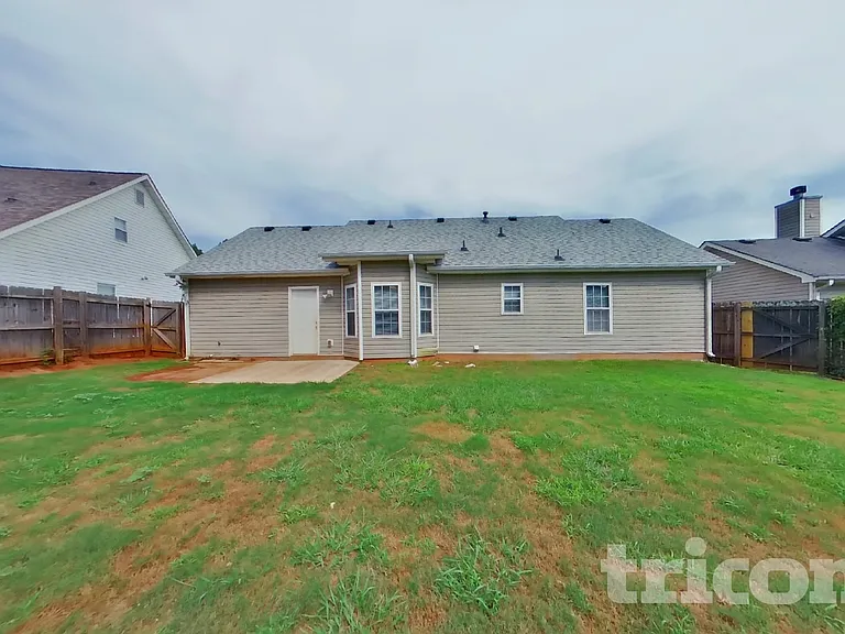 1303 N Hampton Dr — Photo 14