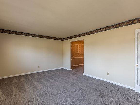 2nd image of 3832 Dell Ct