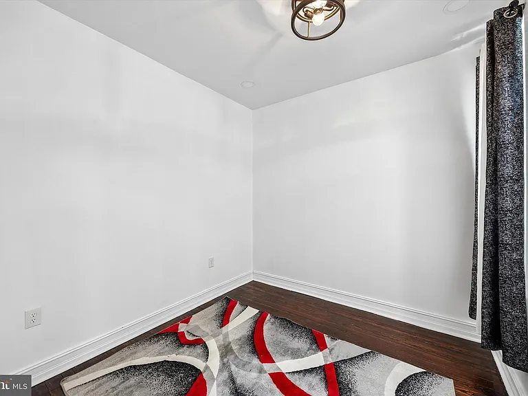 2308 Nicholas St — Photo 11