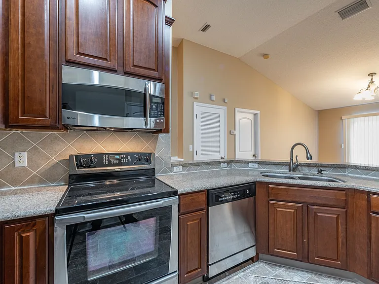 6750 Eagle Feather Dr — Photo 12