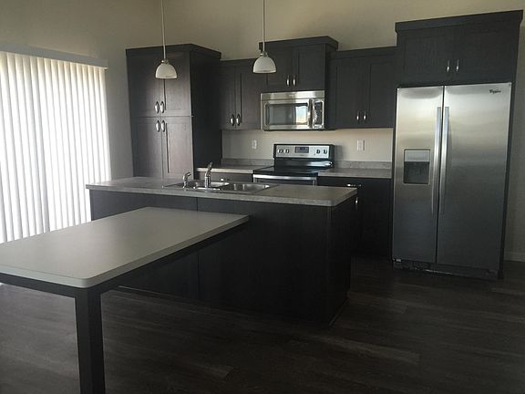 3rd image of 952 Eaglewood Ave W