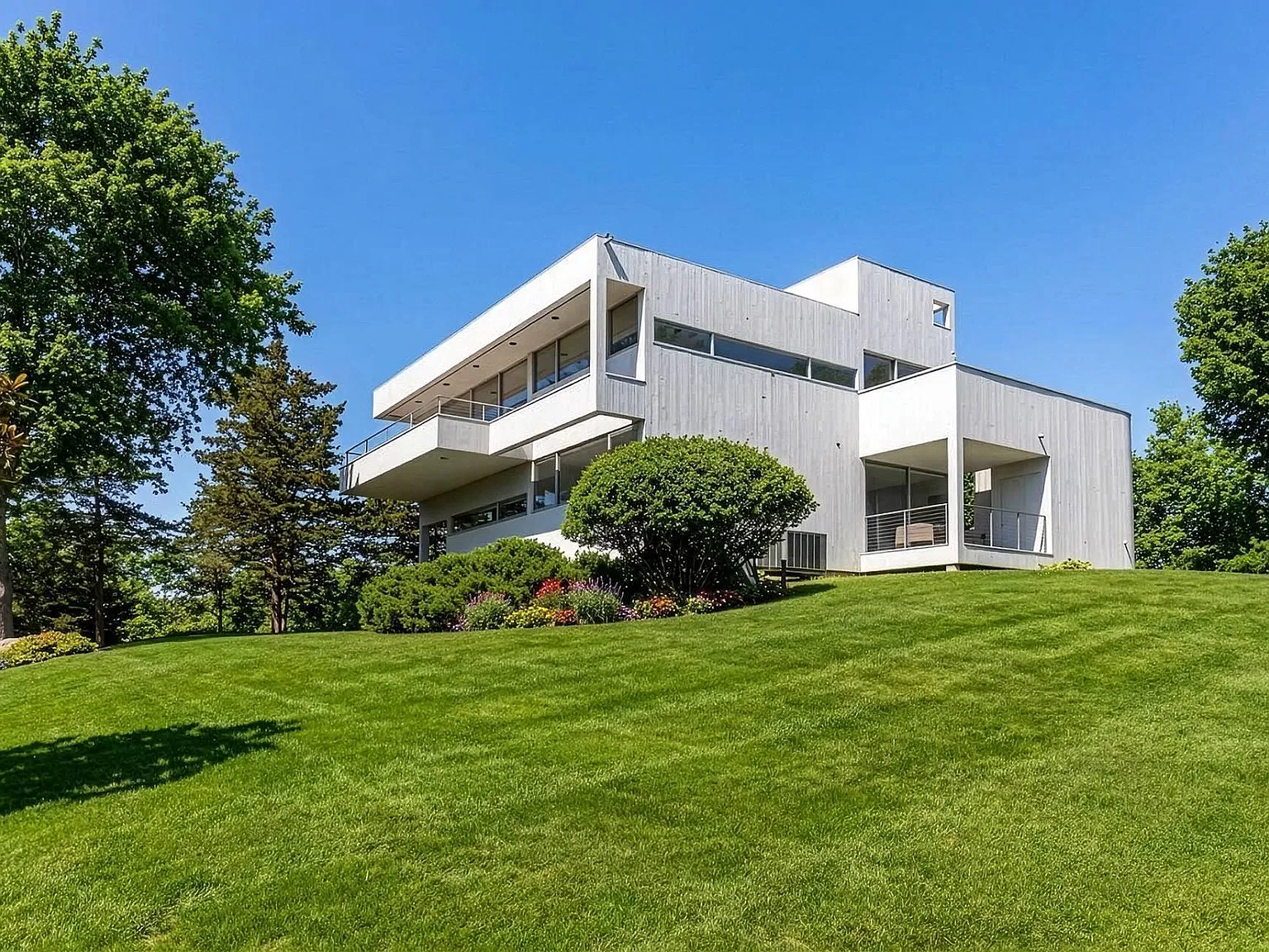 Hilltop Estate With Heated Pool & Tennis — Photo 3