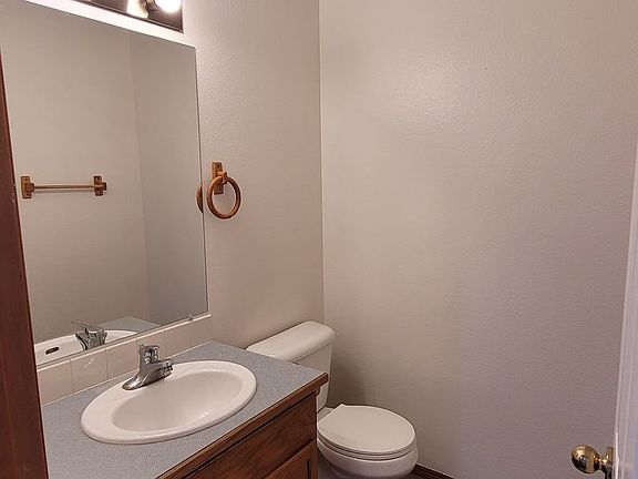 4th image of 1404 S Skyline Dr #2B-1BA-1419SQFT