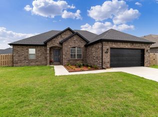 1710 Sunrise Cir, Centerton, AR 72719