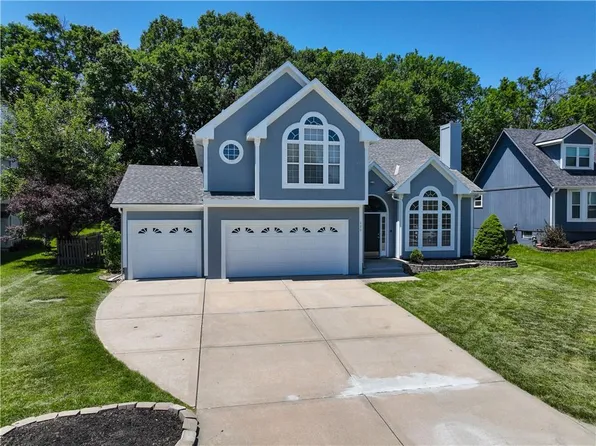 620 SE James Ct, Lees Summit, MO 64063