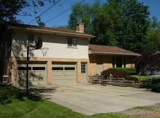 1411 Glen Rd, Midland, MI 48640