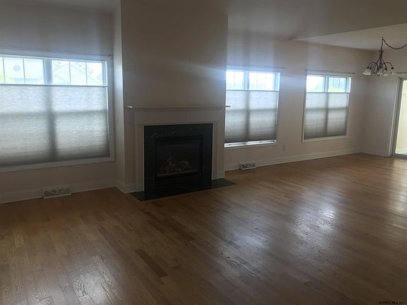 3rd image of 51 Cheshire Way