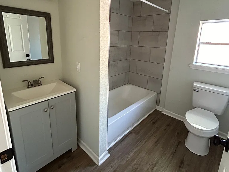 1202 Geronimo St — Photo 8
