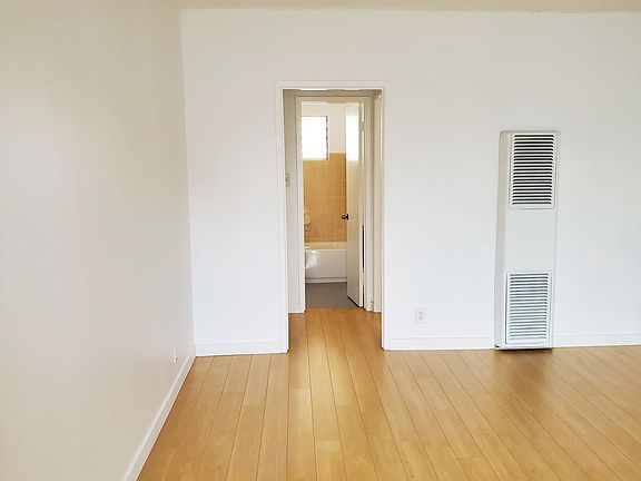 4th image of 3458 S Centinela Ave APT 17