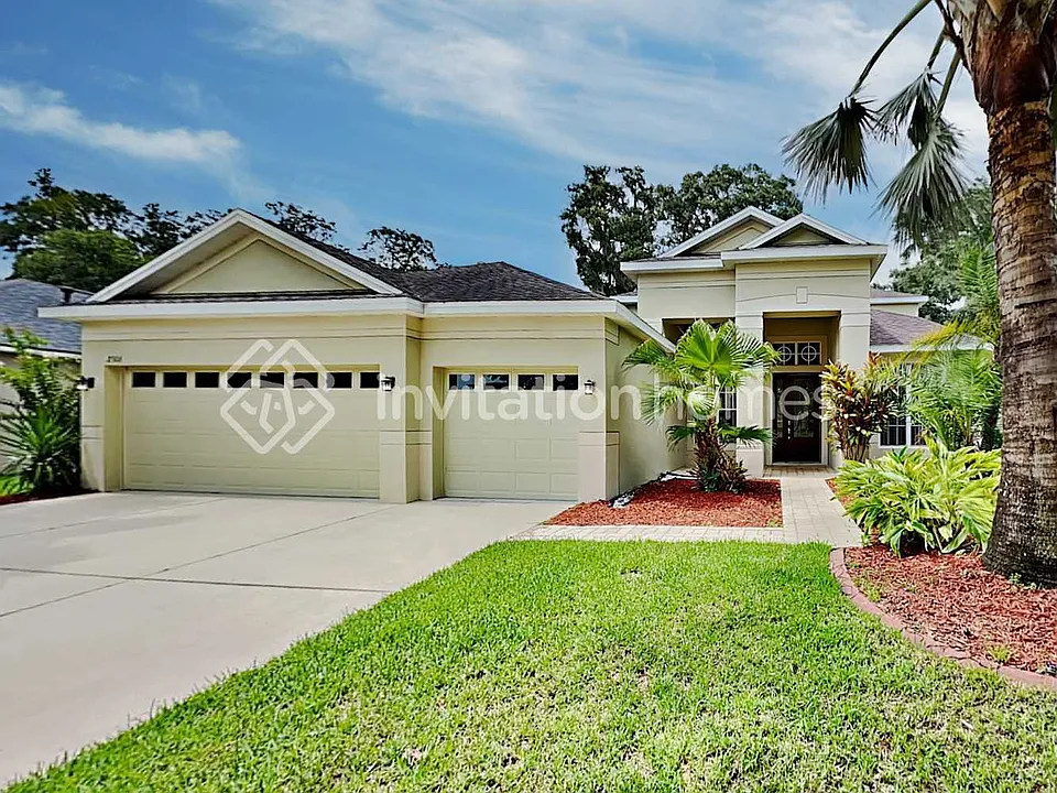 2306 Fountain Grass Dr