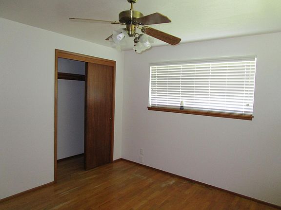 5th image of 9507 14th Ave E
