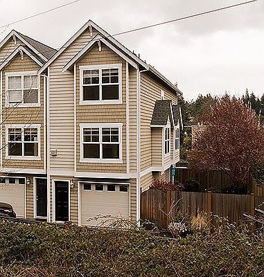 1st image of 4842 Railroad Ave NE