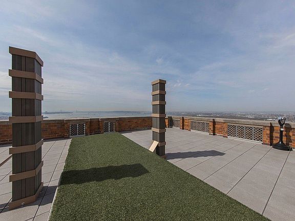 5th image of 20 West St APT 29F