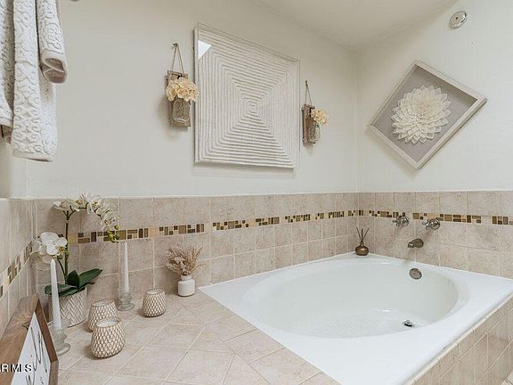 5th image of 18102 Burbank Blvd Unit 29