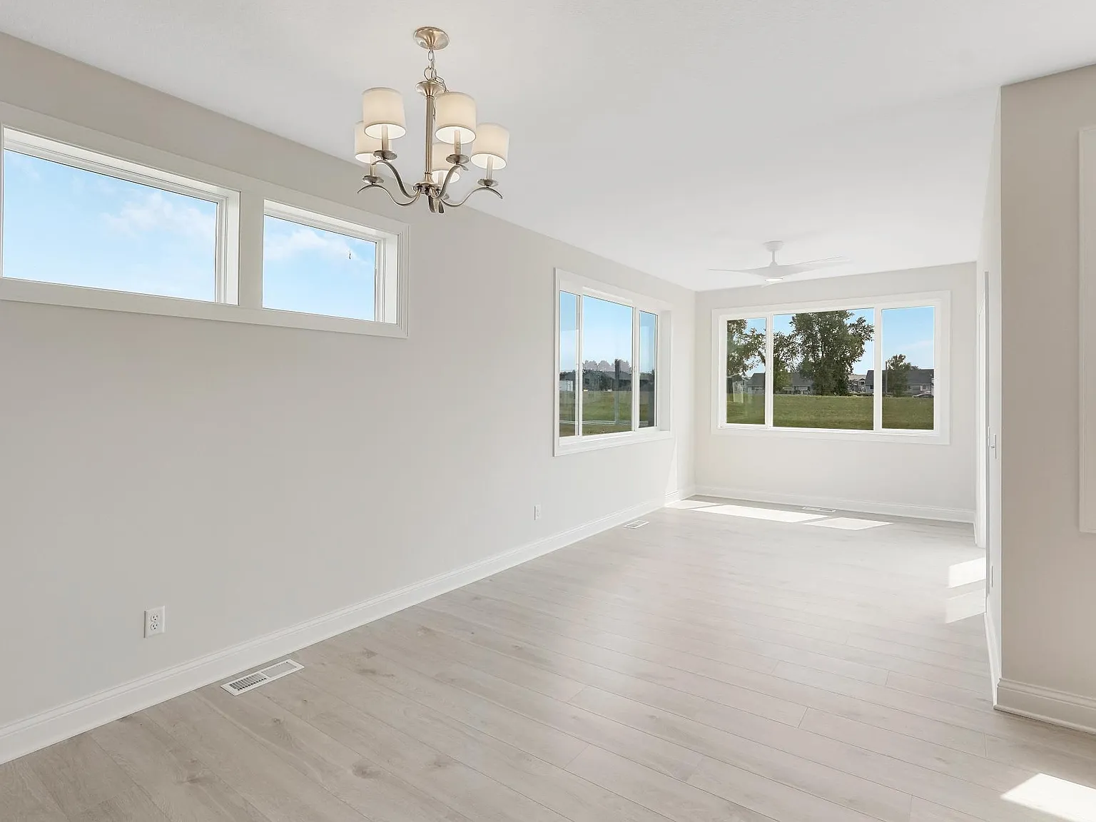 3 bed, 2684 sqft, $2,850 — Photo 4
