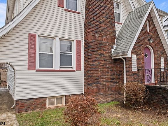 5th image of 315 Meeker Ave