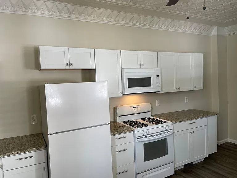 624 Edmond St — Photo 9