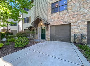 135 Banksville Pl, Pittsburgh, PA 15220