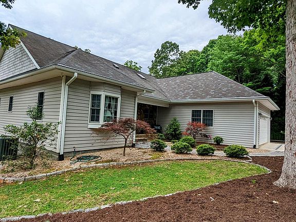 3rd image of 24 Goat Island Ct