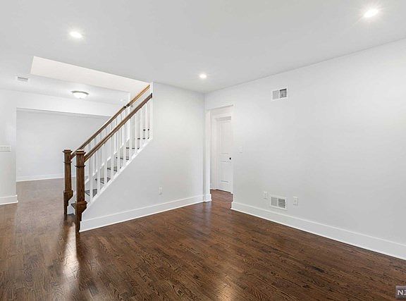 4th image of 51 Millington Dr