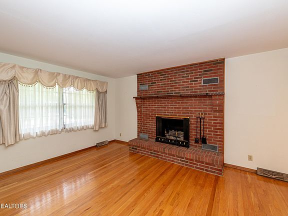 5th image of 5005 Custis Ln