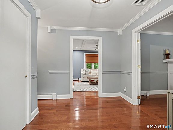 4th image of 255 Tanglewood Circle