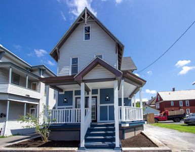 35 Grand St Amsterdam Ny 12010 Zillow