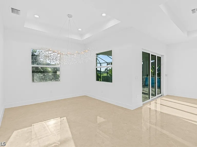 821 NW 37th Pl — Photo 20