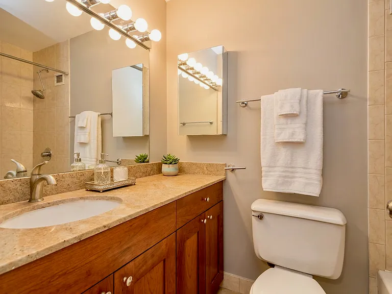 1030 N State St #16K — Photo 12