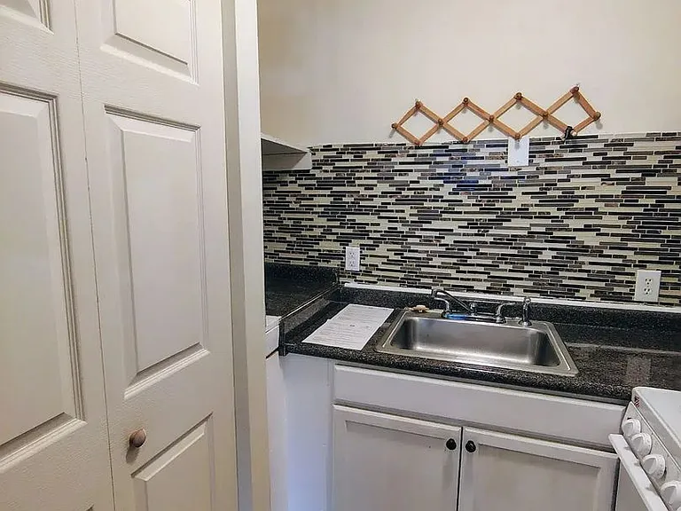 Holston Apartments — Photo 49