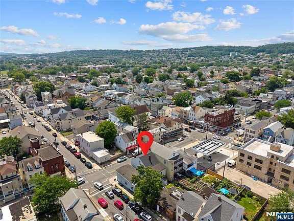 3rd image of 80 Wayne Avenue