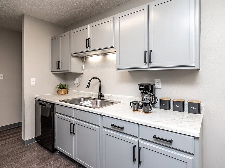 FREE 2nd Month's Rent When You Apply Within 24 Hours of Your Tour at Weston Park Apartments! — Photo 16