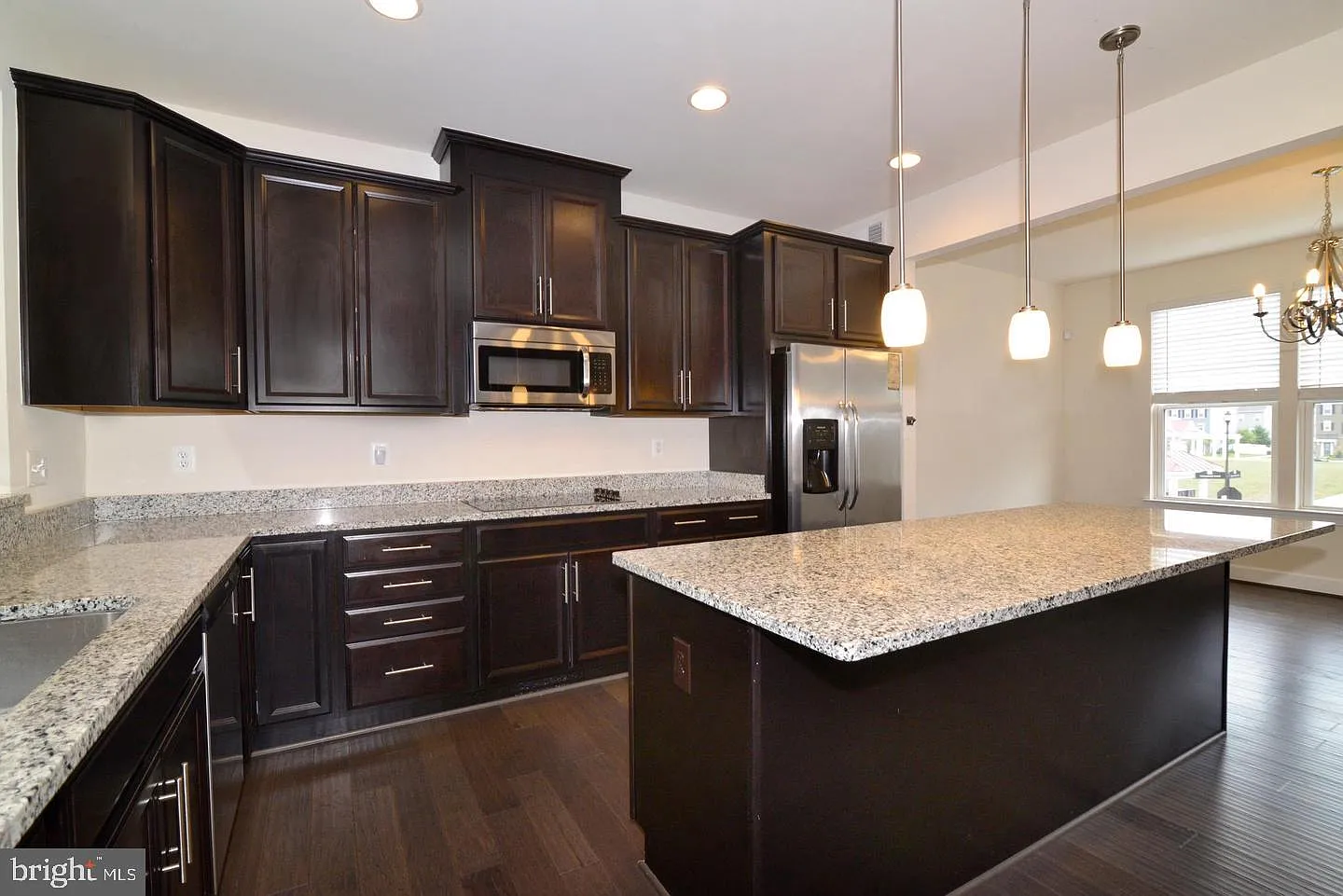 4 bed, 3.5 bath, 2300 sqft, $3,300 — Photo 2