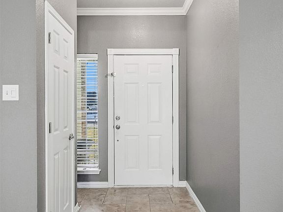 5th image of 607 Meadowbrook Dr