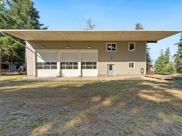 56227 Wisteria Dr, Bandon, OR 97411