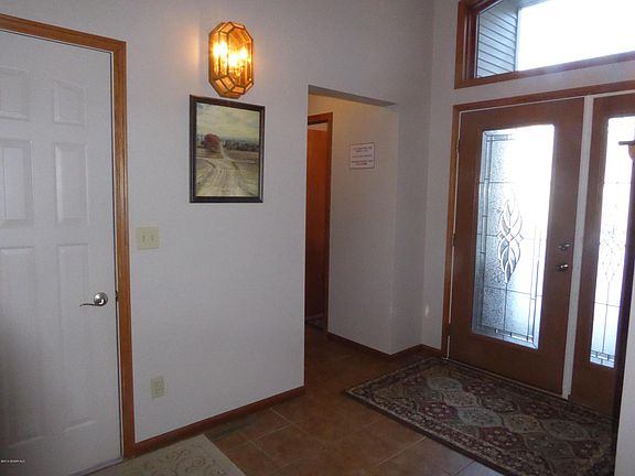 4th image of 975 Olympic Hills Pl
