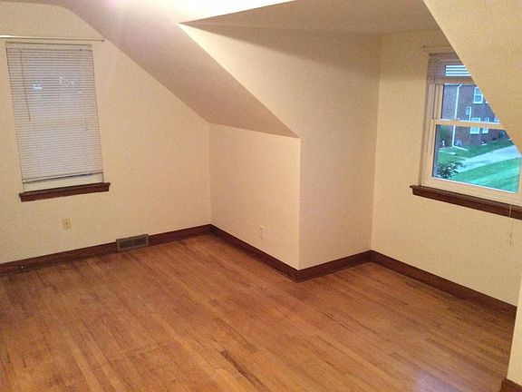 3rd image of 2126 1/2 21st Ave