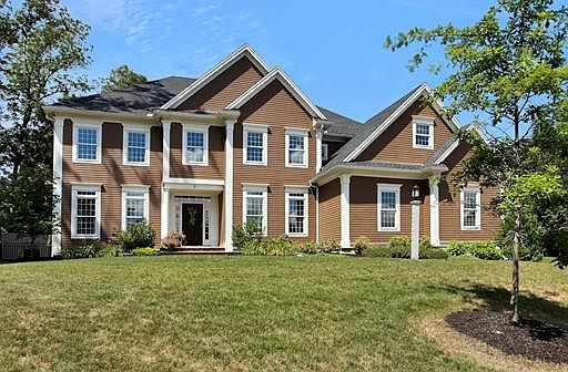 1st image of 8 Willow Woods Dr