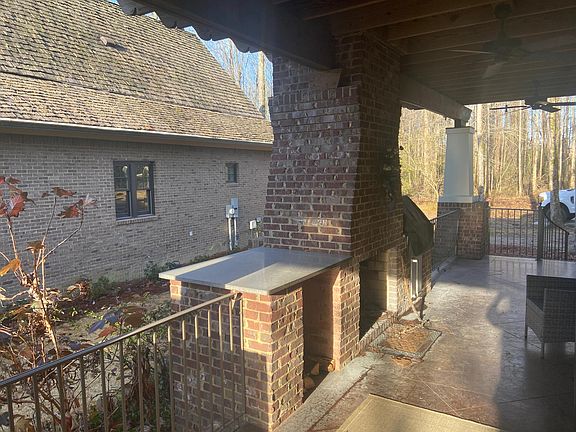 5th image of 100 Hot Spur Ln