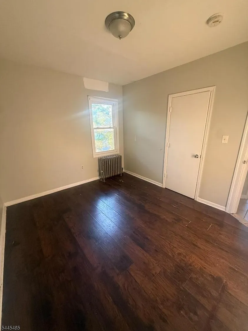 4 bed, 1.0 bath, 1200 sqft, $1,995 — Photo 1