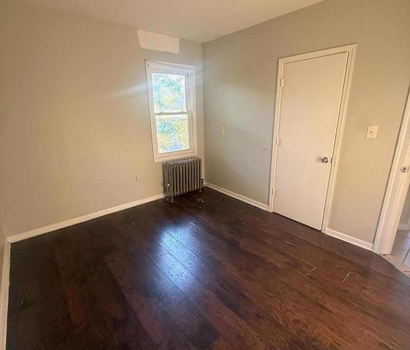 1st image of 229 Alexander St Floor 2