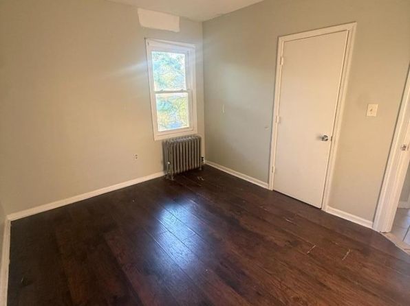 229 Alexander St Floor 2