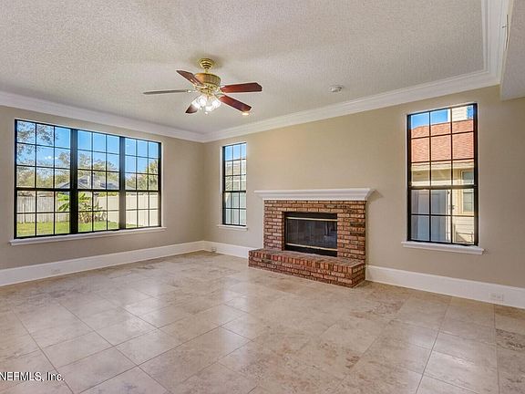 2nd image of 1820 LAKEDGE Drive